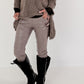 Vegane Lederhose mit Patch - taupe