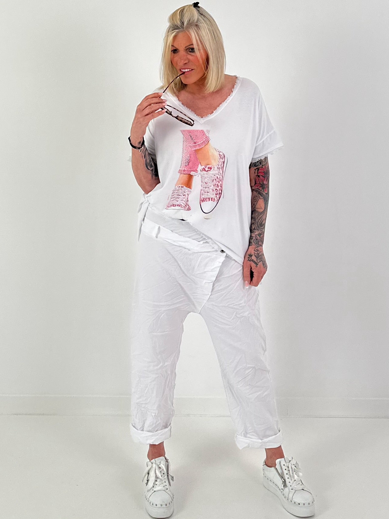 T-shirt with shoe print and glitter details - white-pink
