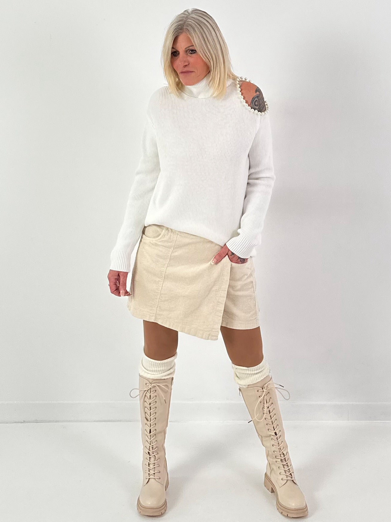 Open schouder trui model "Pearl Edge" - wit