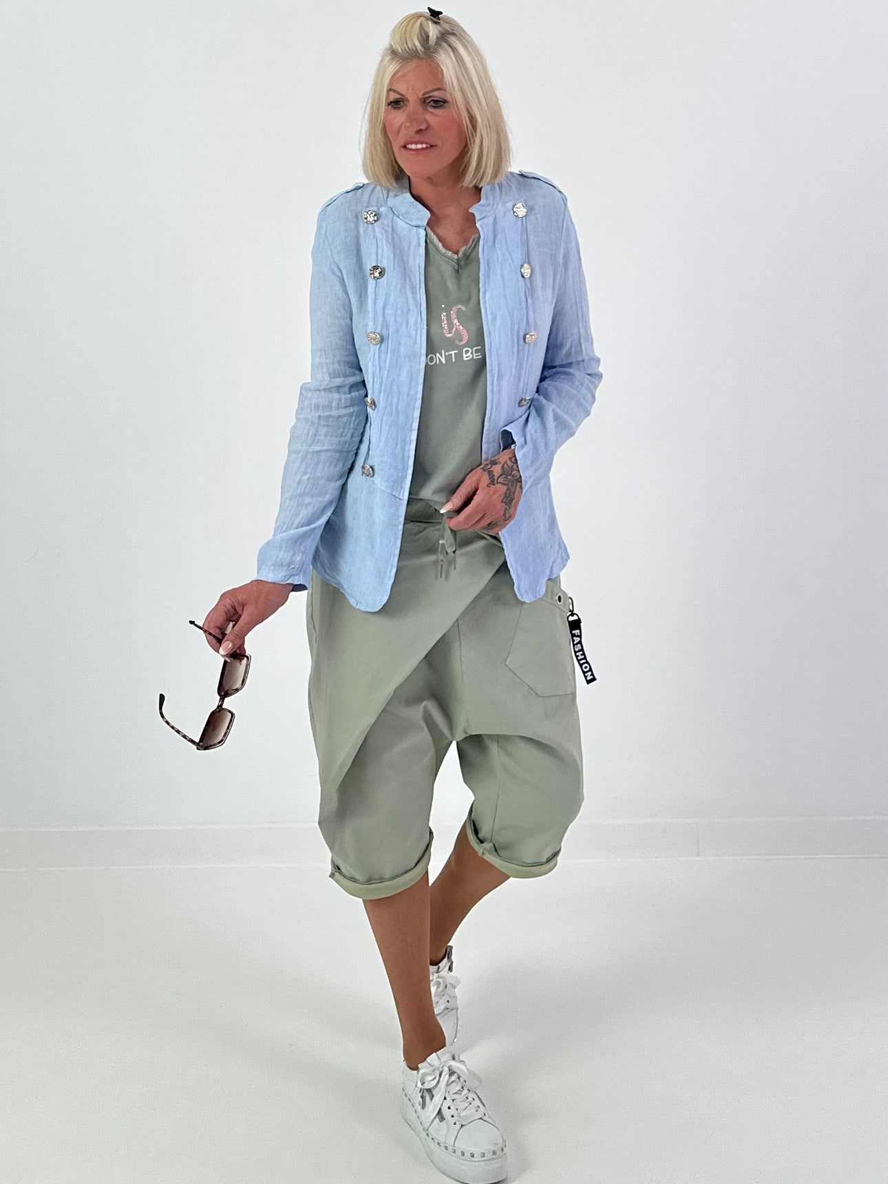 Leinen Blazer mit Zierknöpfen und Ripp-Details - hellblau