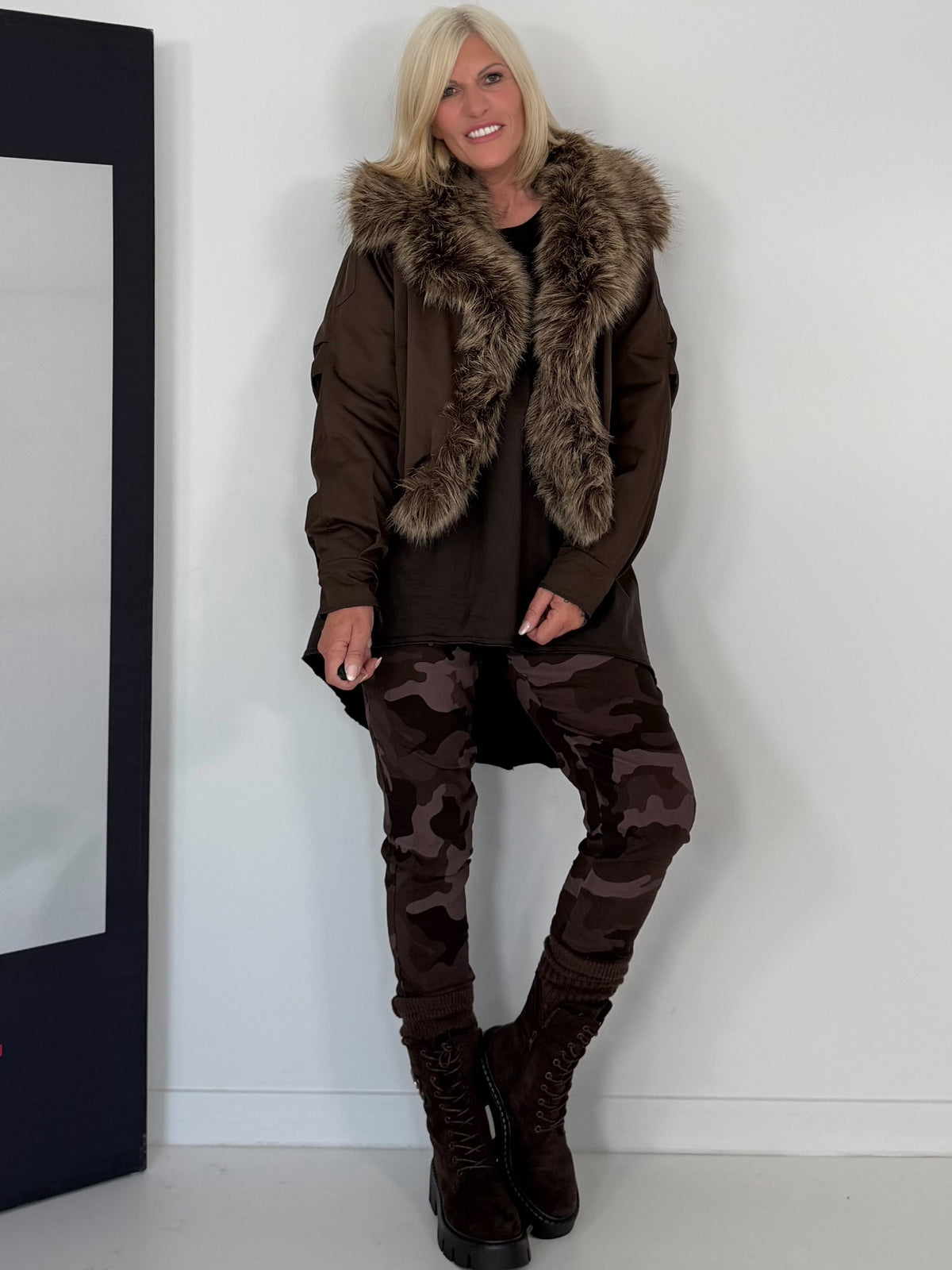 Jacke mit kuscheligem Fellkragen - mokka