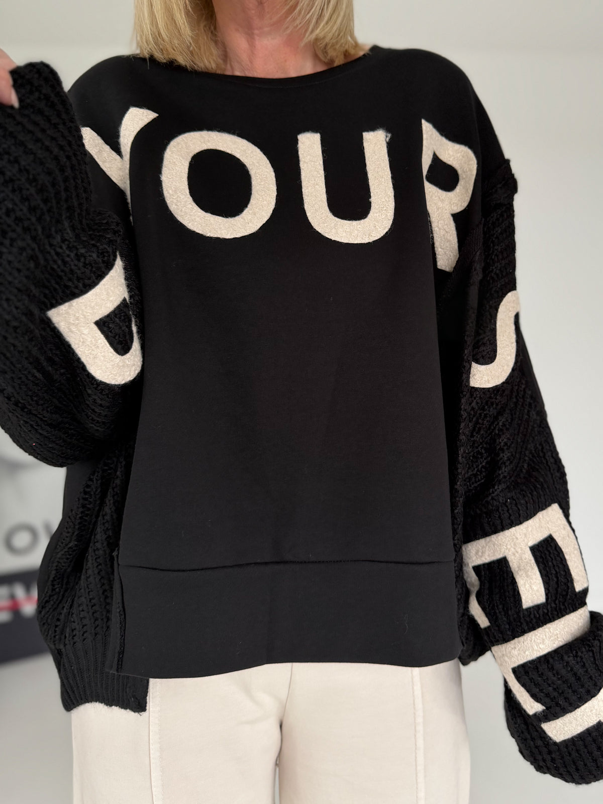 Sweater mit Strickeinsätzen - schwarz
