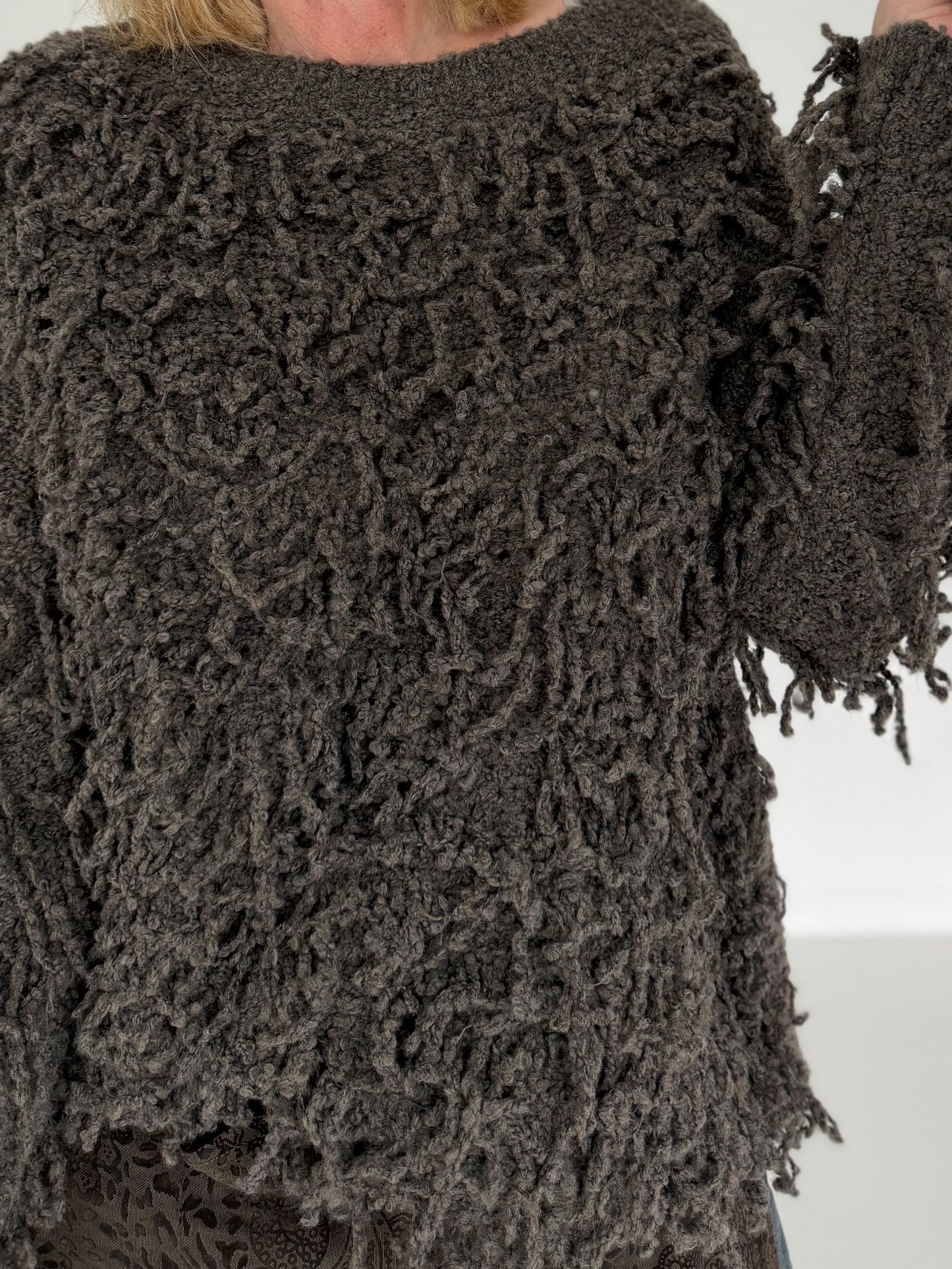 Kuschliger Pullover mit Fransen - mokka