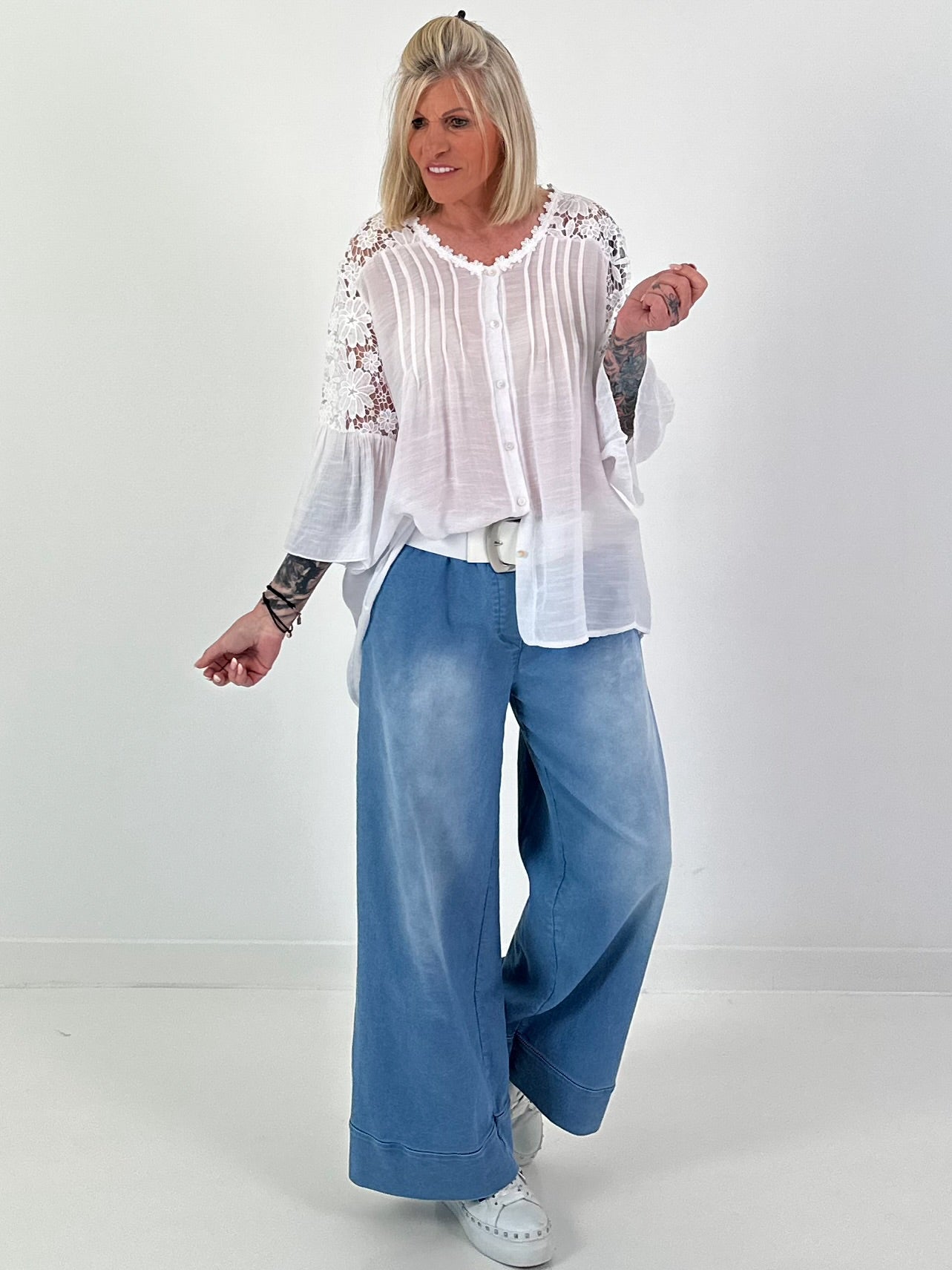 Blouse with floral crochet inserts - white