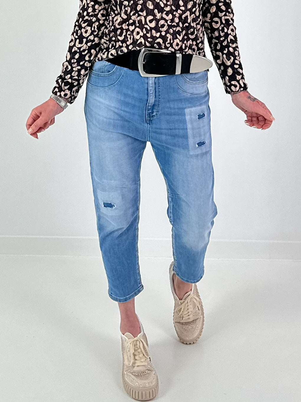 Boyfriend Jeans mit Leo Taschen - denim