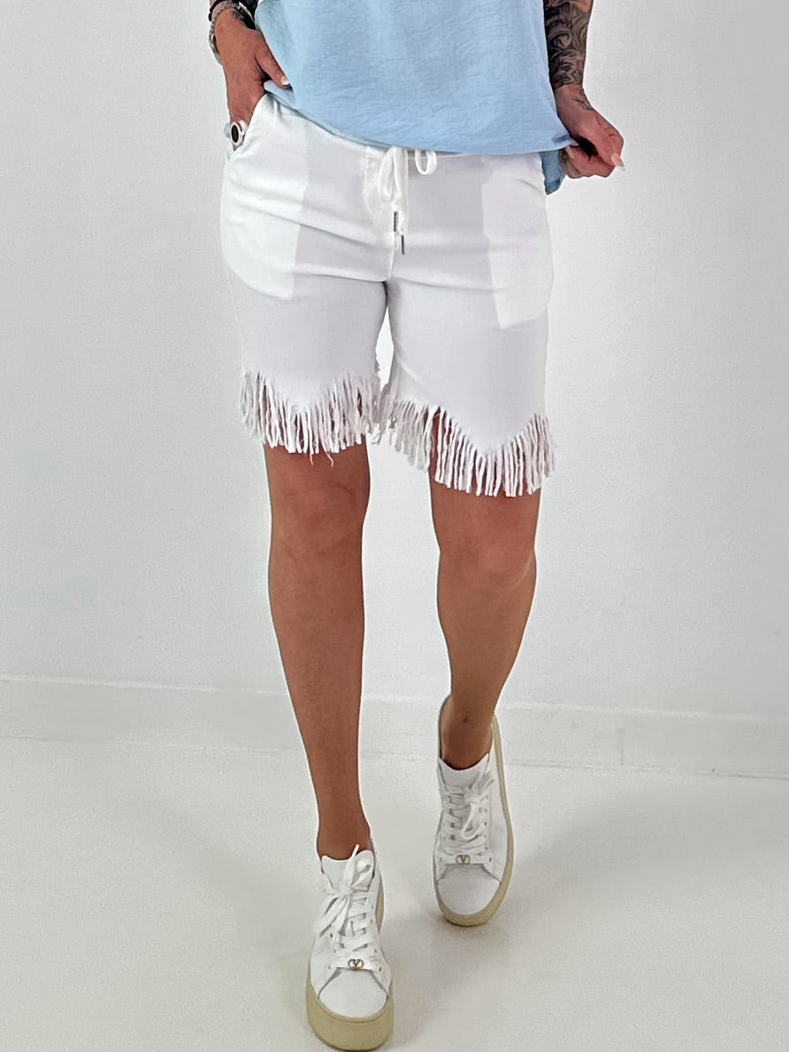 Kurze Hose mit fransigem Abschluss - weiss