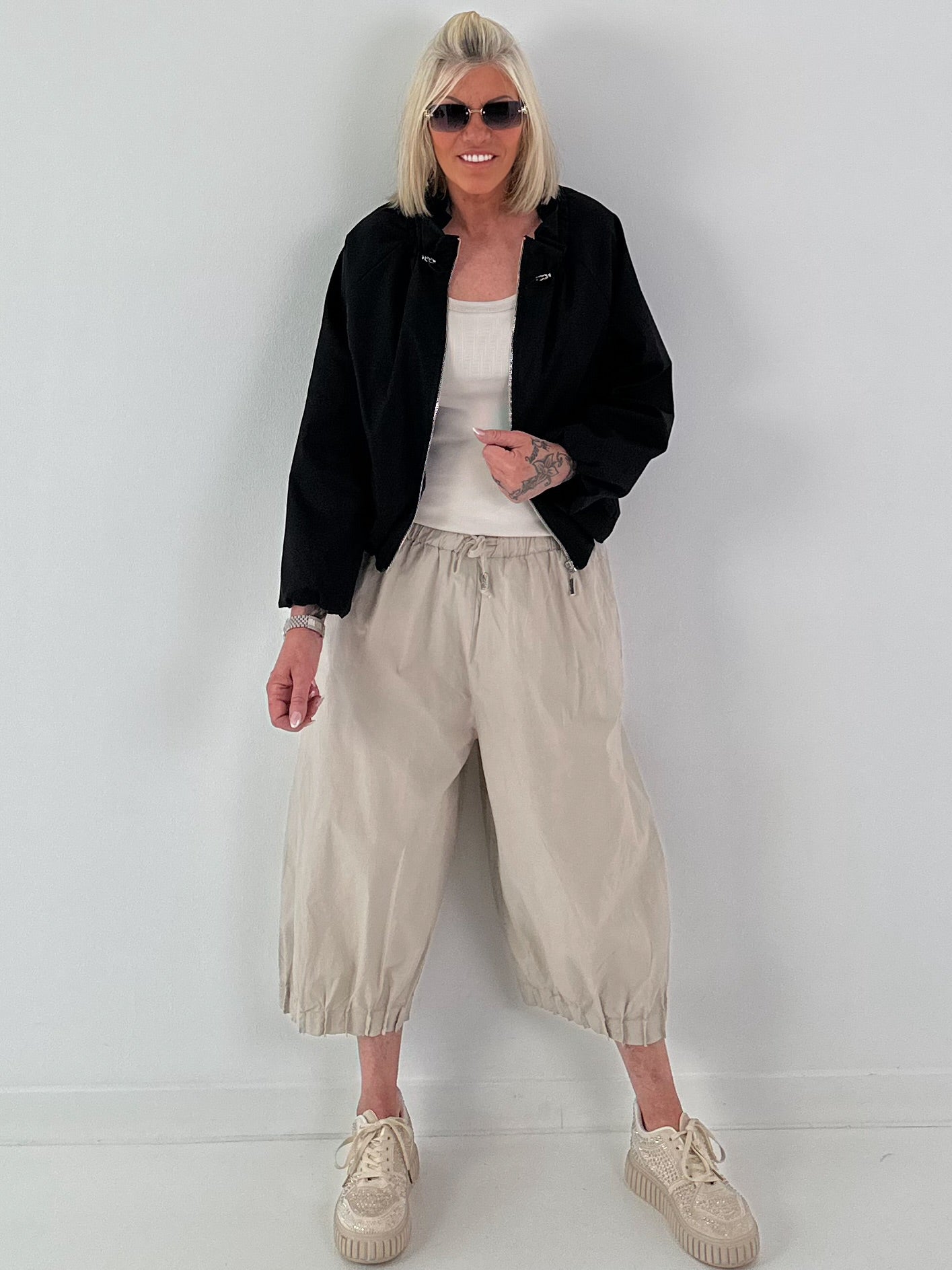 Ballon Jacke mit raffiniertem Kragen - schwarz