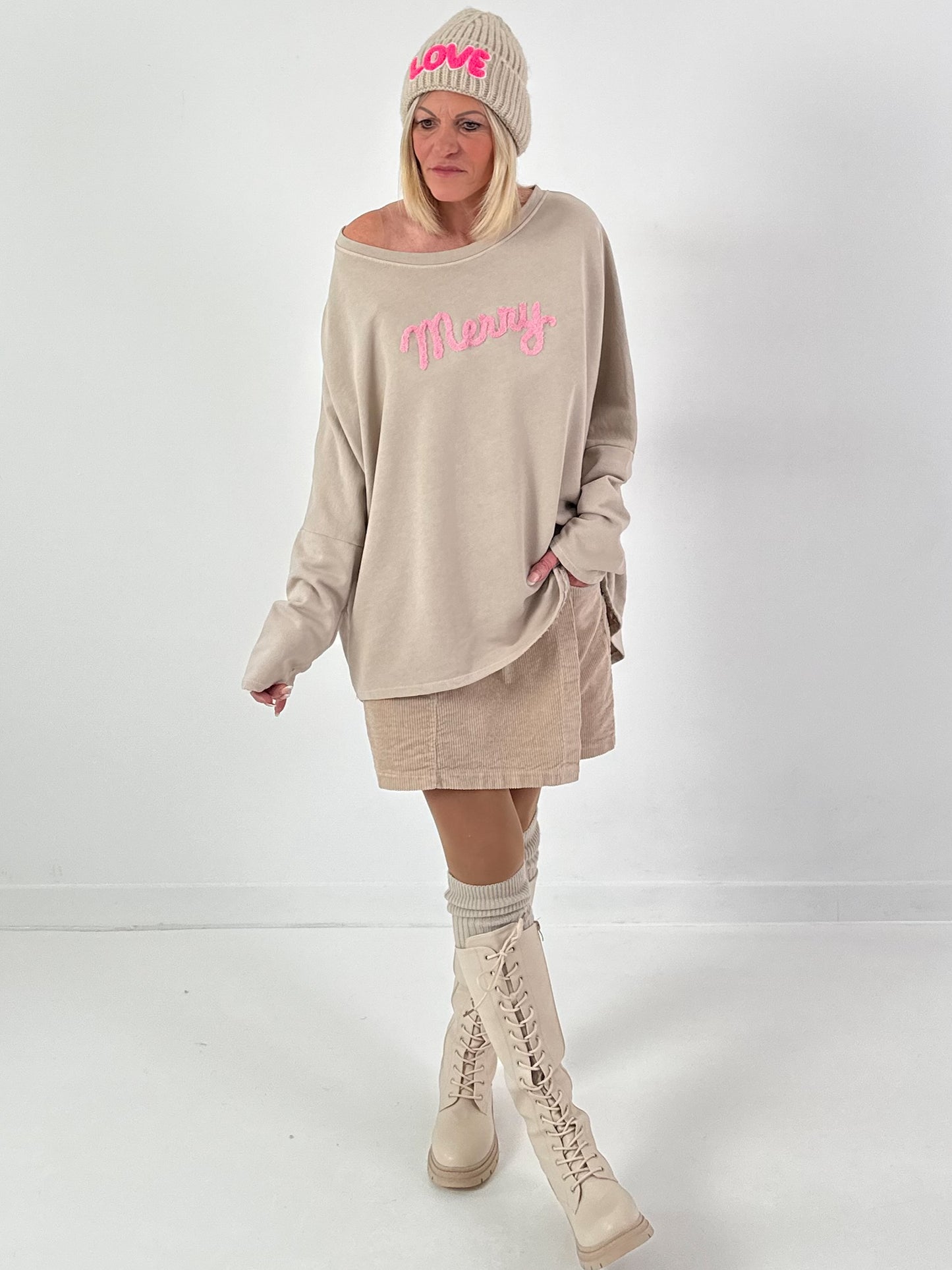 Sweatshirt model "Merry Mood" - beige