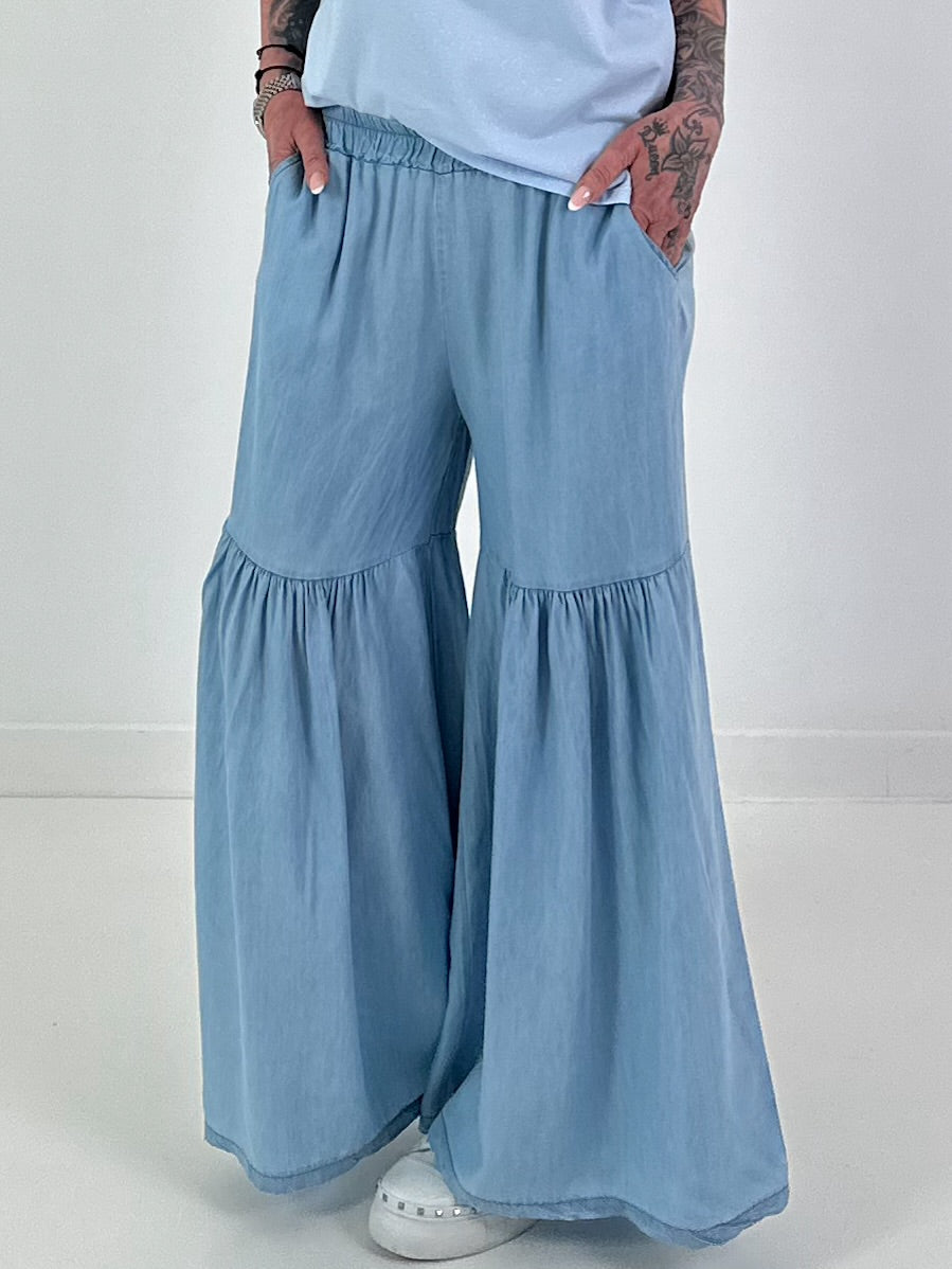 Jeans with wide flounce - light blue