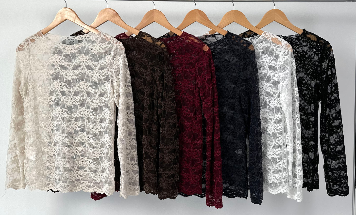 Spitzenshirt mit floralem Muster - 6 Farben