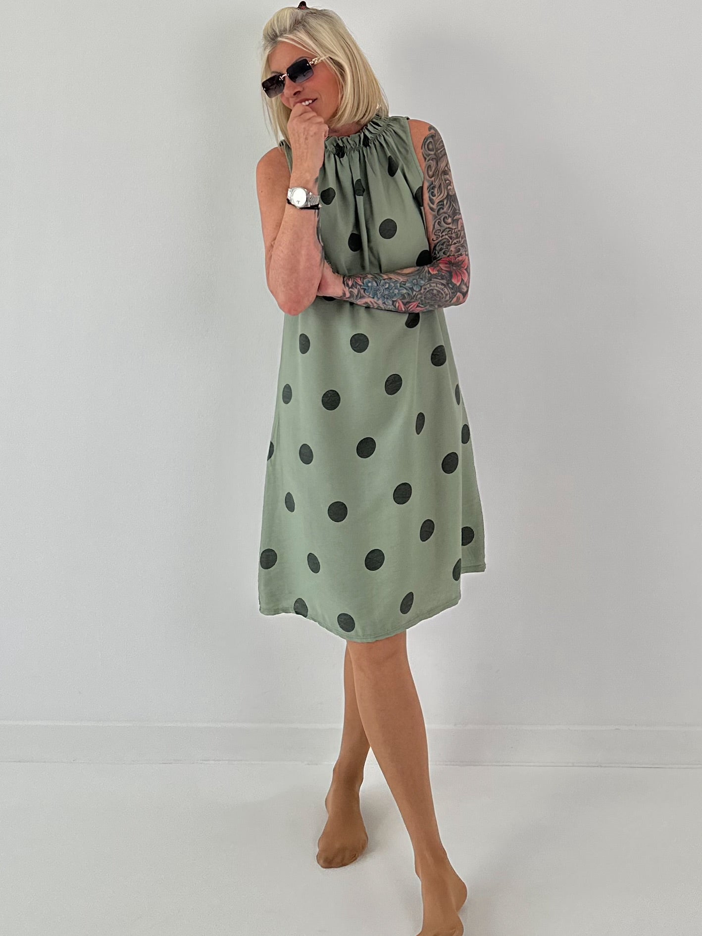 Tupfen Kleid mit Rüschenkragen - salbei