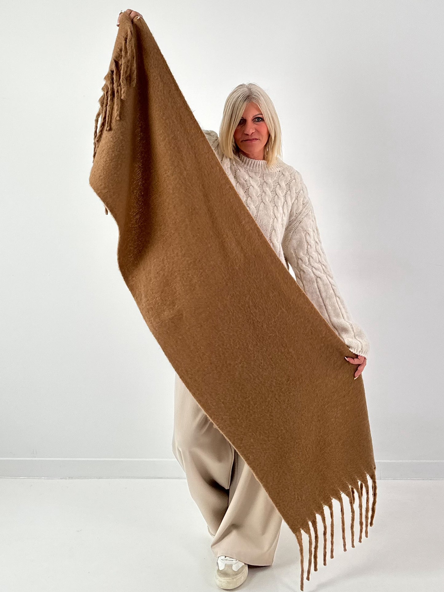 Scarf with fringes model "Fleur de Charme" - camel