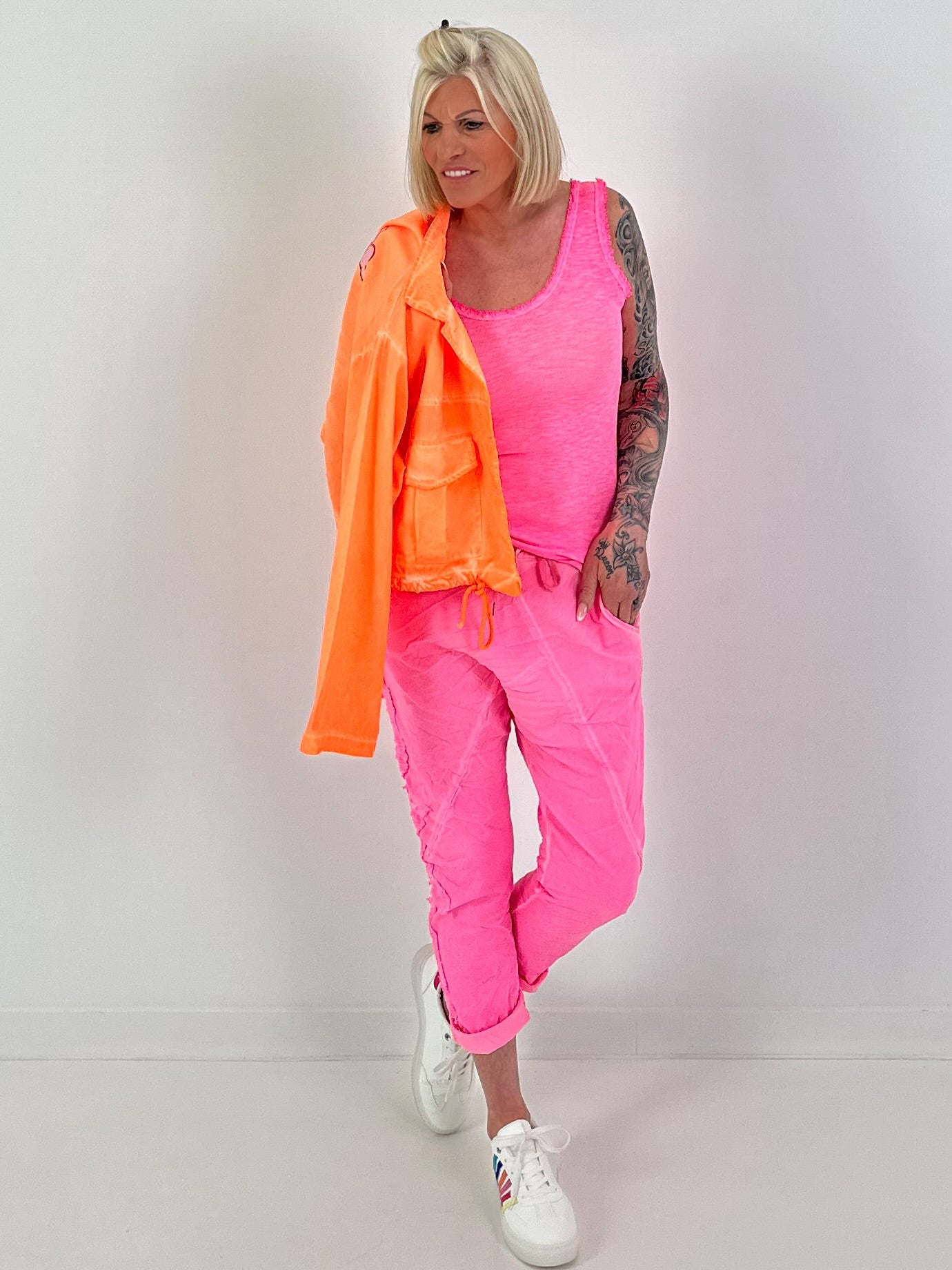 Short jacket with back print - neon orange