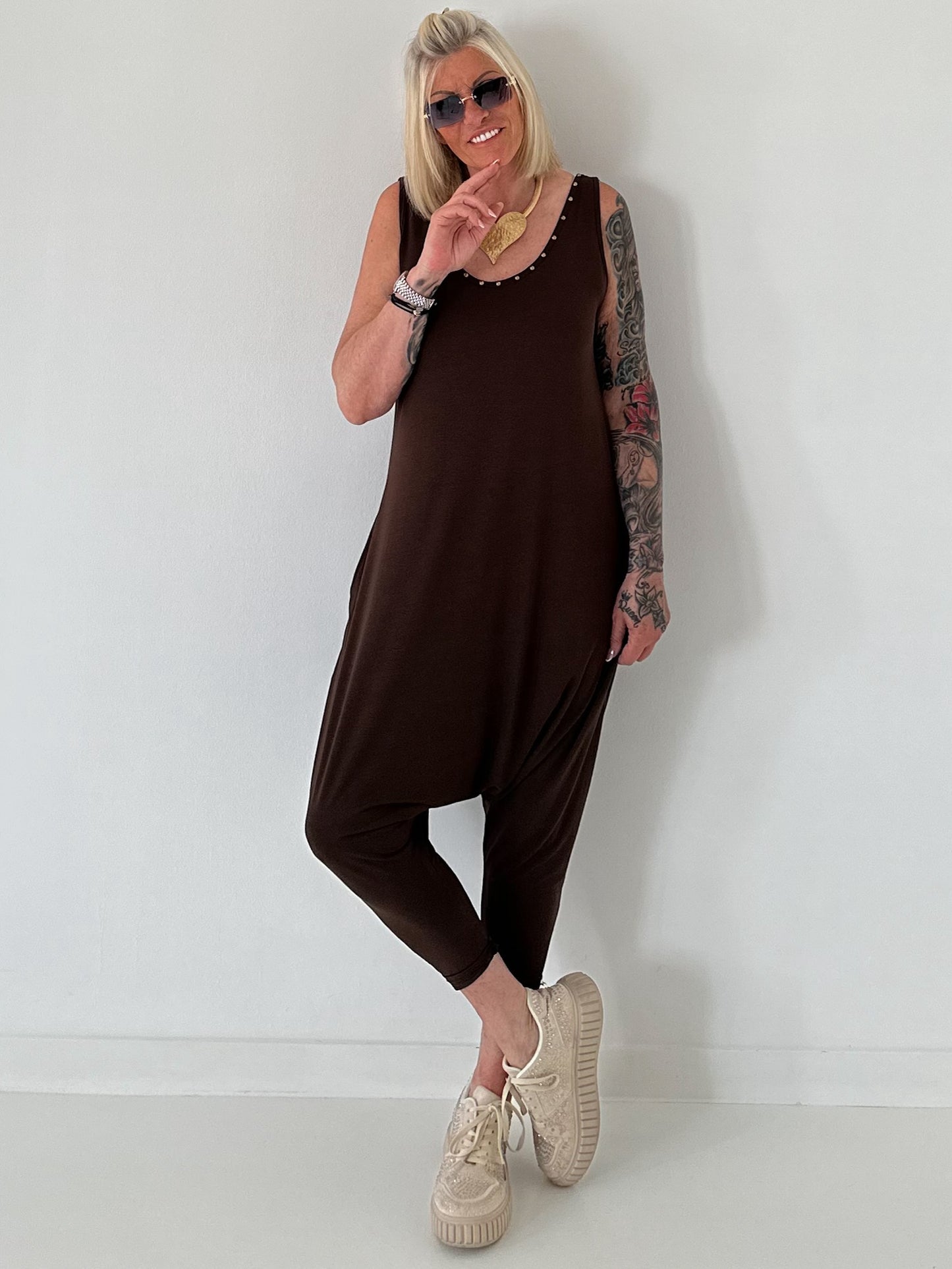 Jumpsuit mit Nieten - mokka