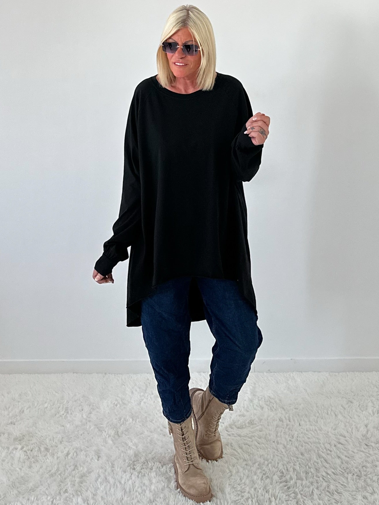 Oversized Shirt mit Statement Spruch auf dem Rücken - schwarz