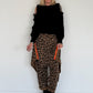 Pullover mit Cut-Outs und Statement-Perlen - schwarz