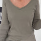 Rippshirt mit fransigem V-Ausschnitt - taupe