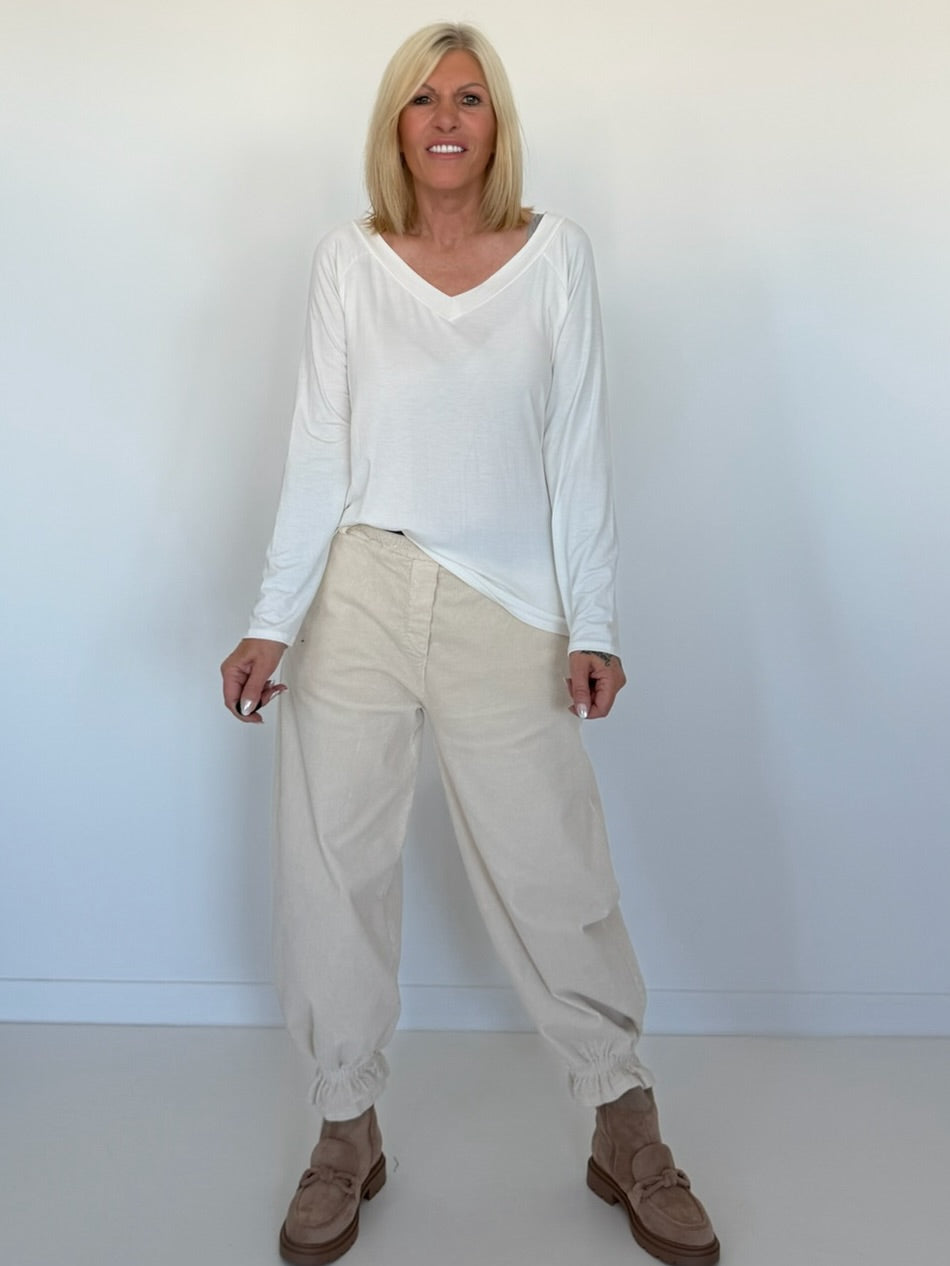 Basic Shirt mit V-Neck - weiss