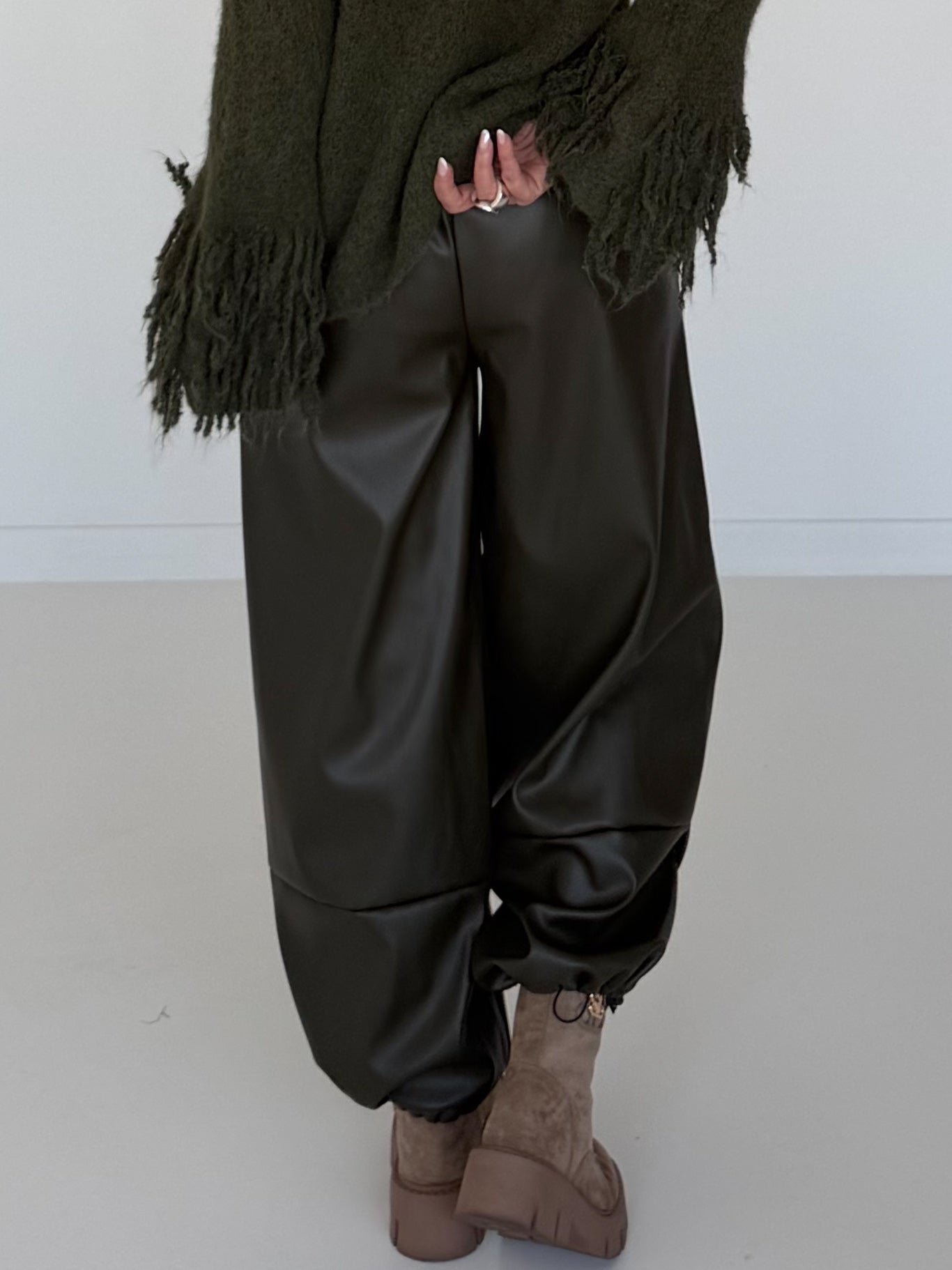 Vegane Lederhose 2 Looks - oliv