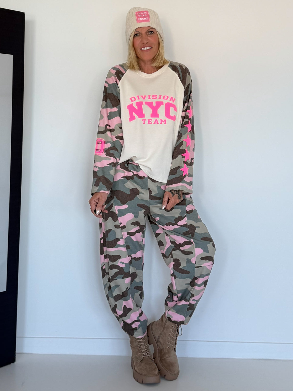 Sweater with camouflage sleeves and 3D print - beige-olive-multi-coloured