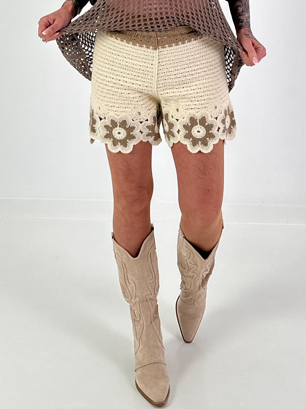 Crochet shorts - cream-taupe