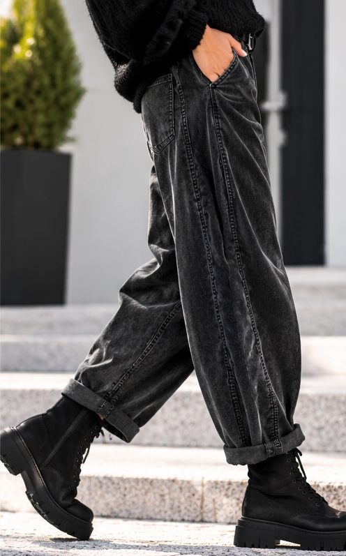 Weiche Ballon-Cordhose mit Gürtel - stone-washed-schwarz