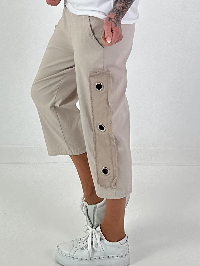 Broek met veteroogjes - beige