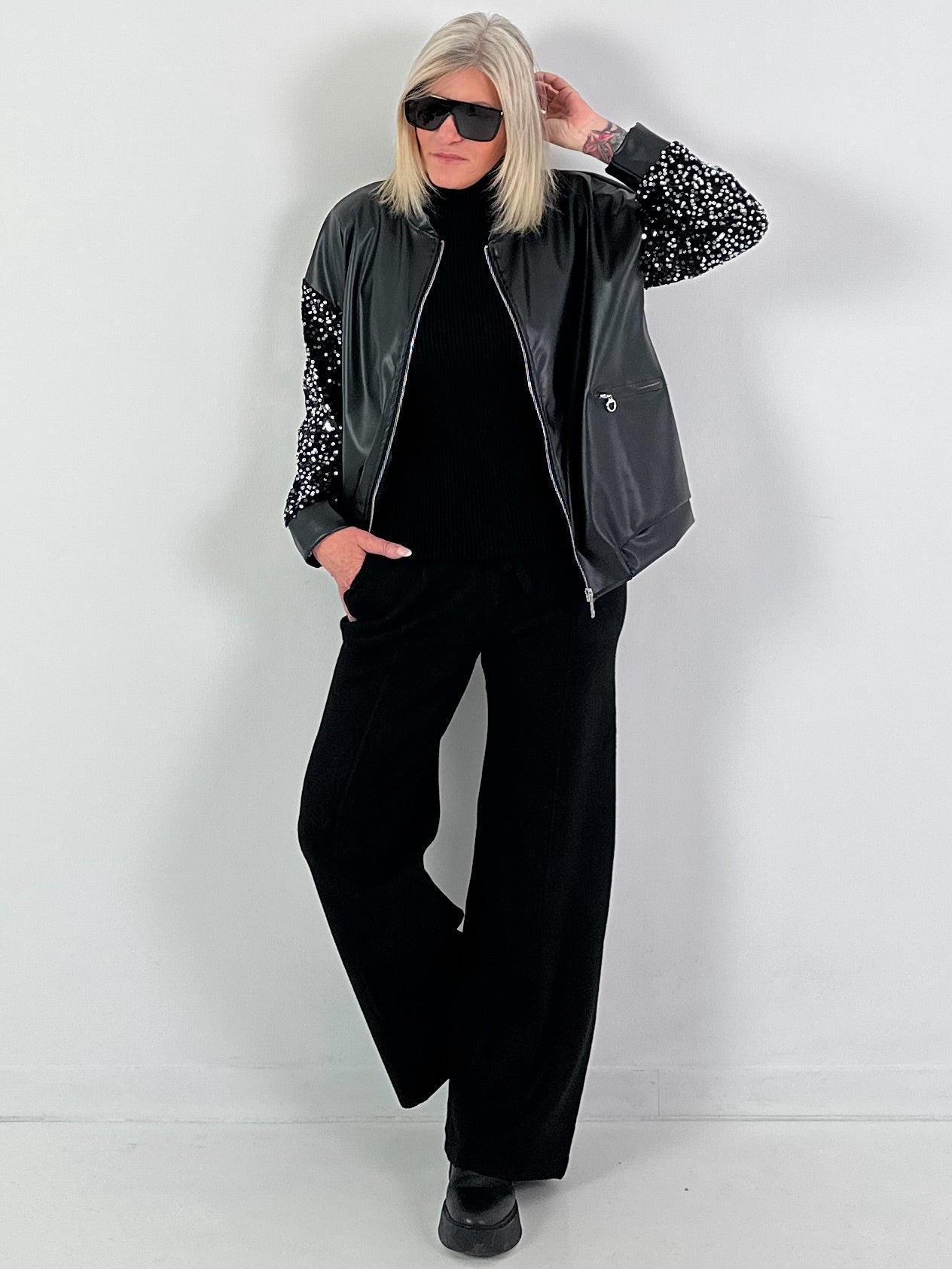 Blousonjack in lederlook, model "Glam&amp;Glow" - zwart