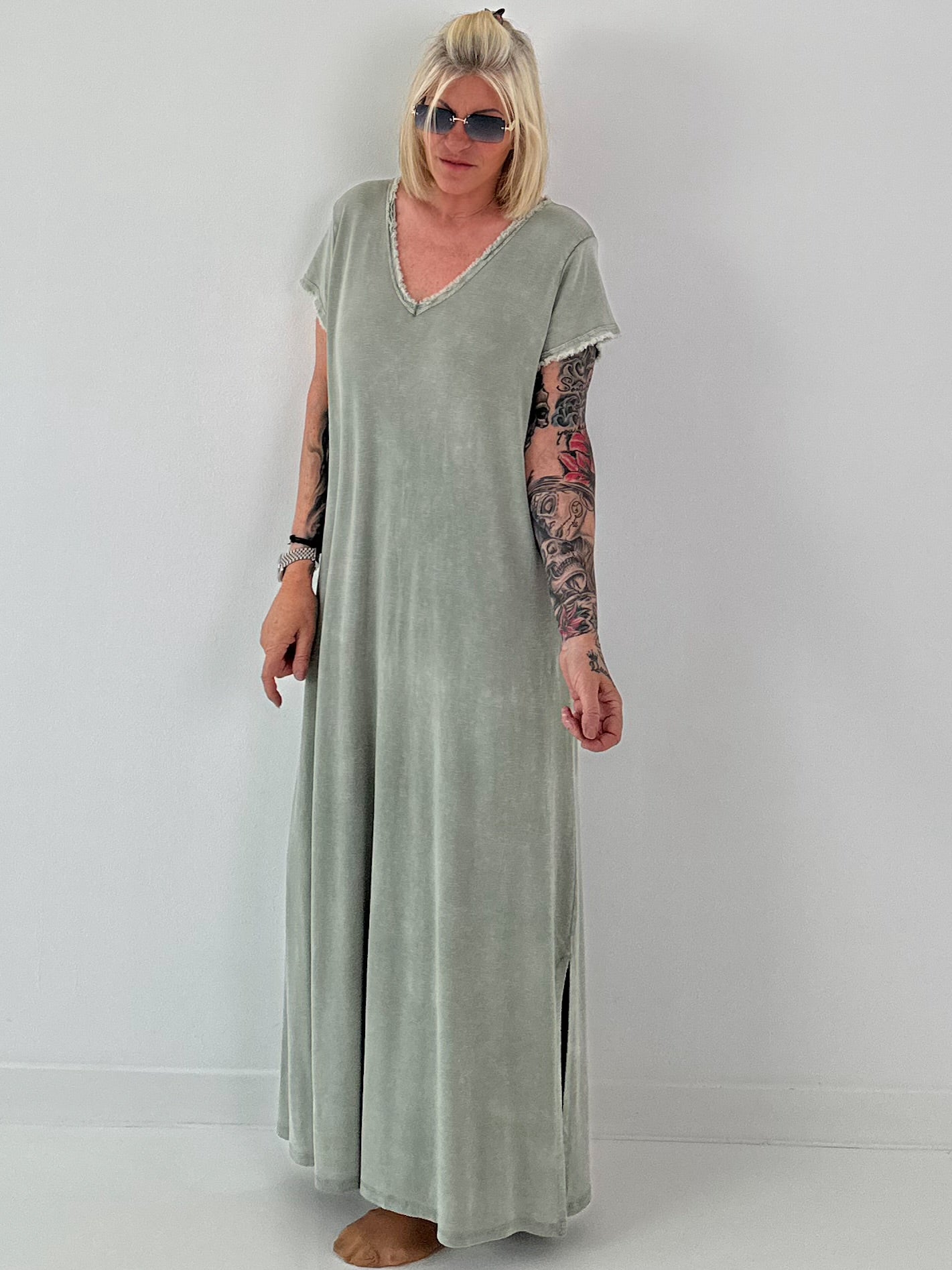 Maxi Kleid mit fransigen Abschlüssen - salbei