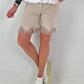 Kurze Hose mit fransigem Abschluss -beige
