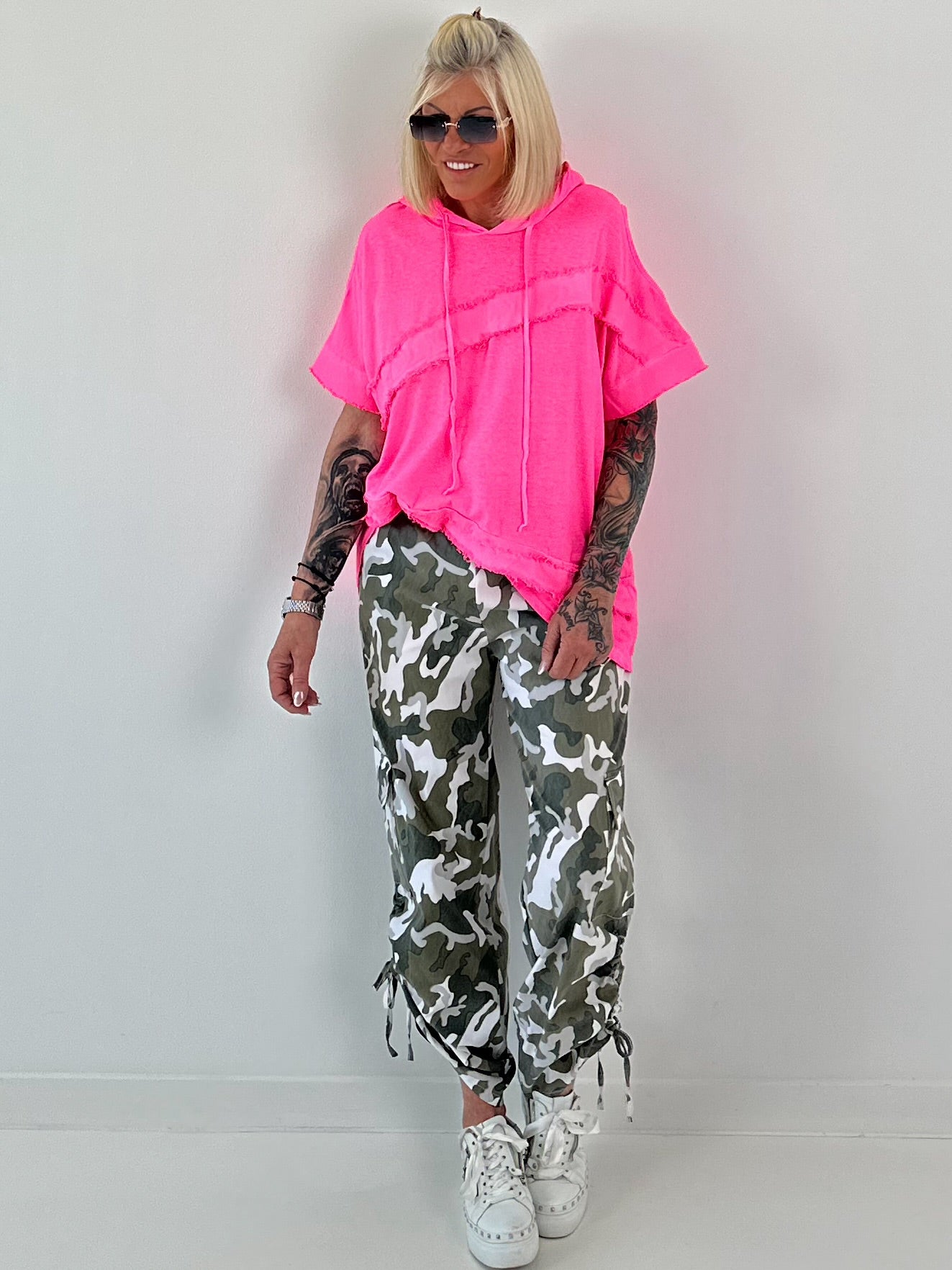 Hoodie Shirt mit Jeans Elementen - neonpink