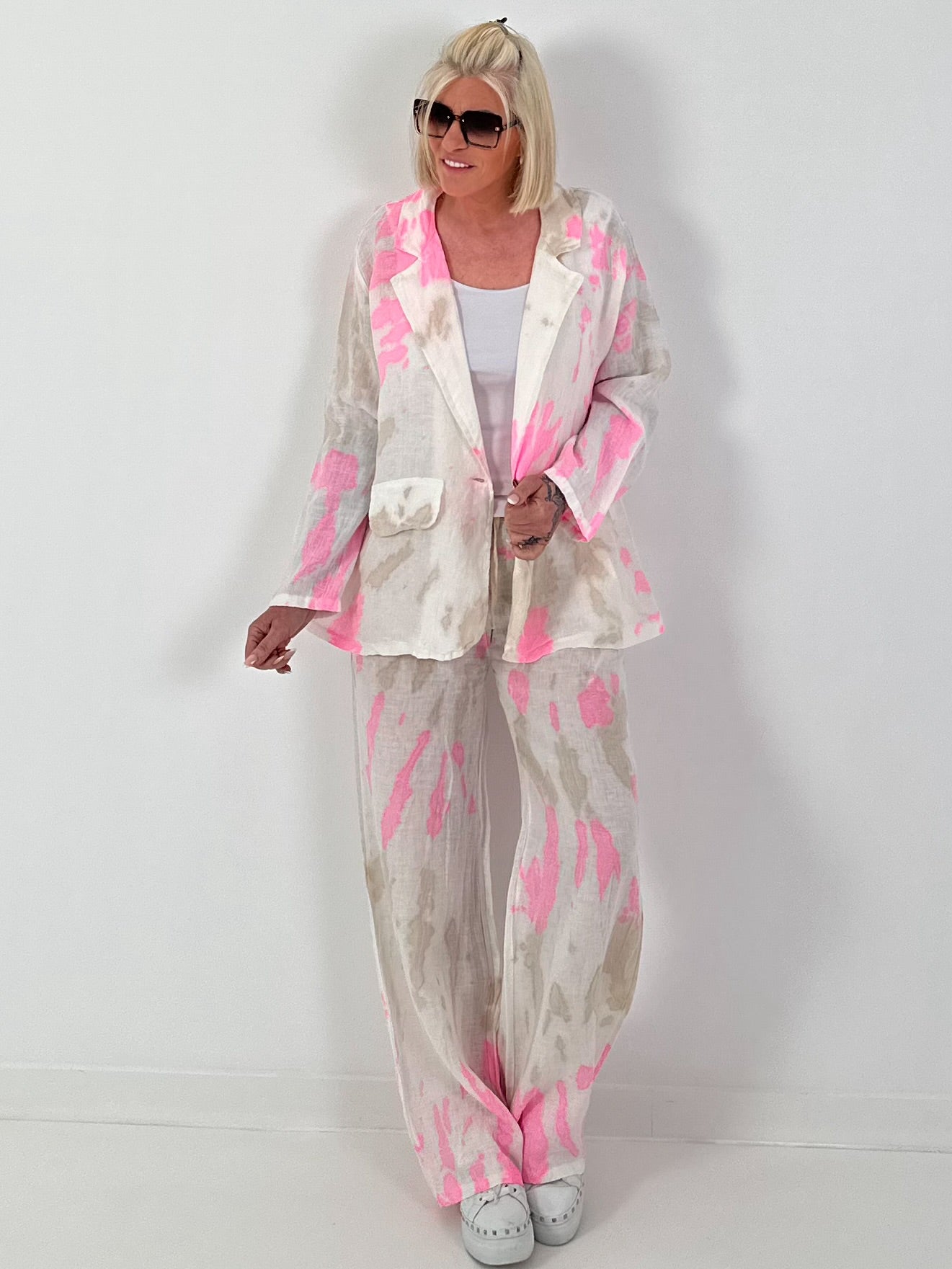 Leichter Leinen Blazer mit Batik Muster - weiss-neonpink-beige