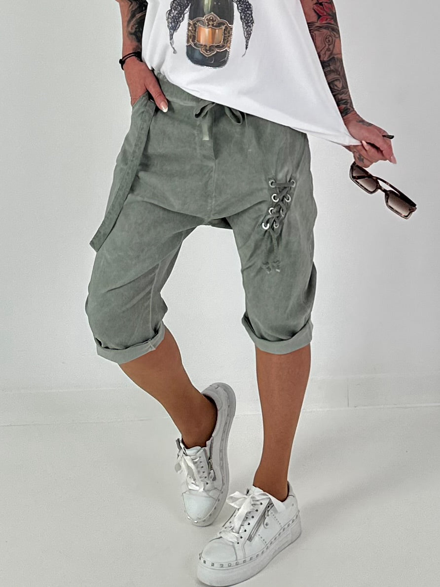 Baggy Short mit Schnürdetail - khaki