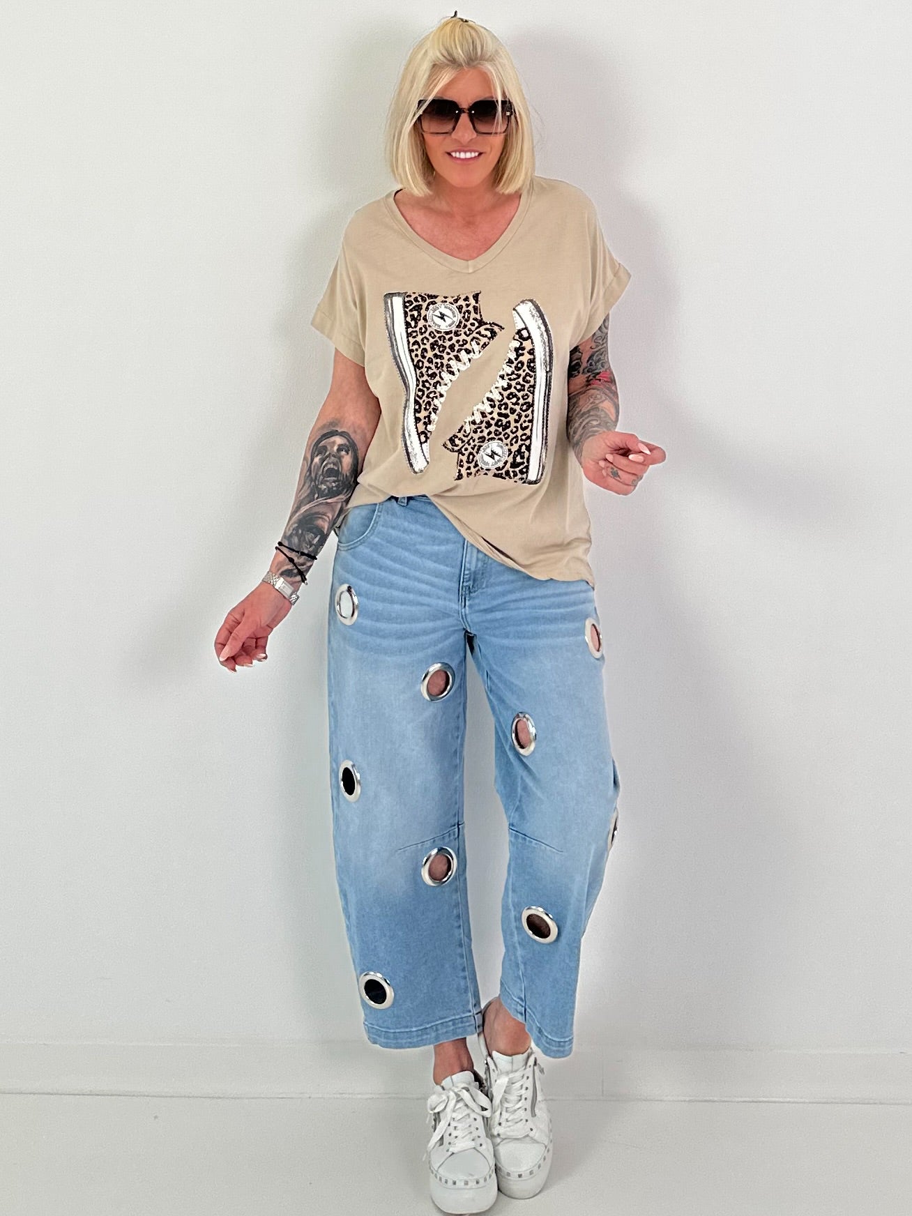 T-shirt with leopard shoe print - beige