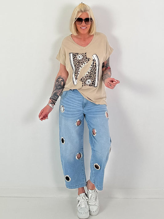 T-Shirt mit Leo Schuhprint - beige