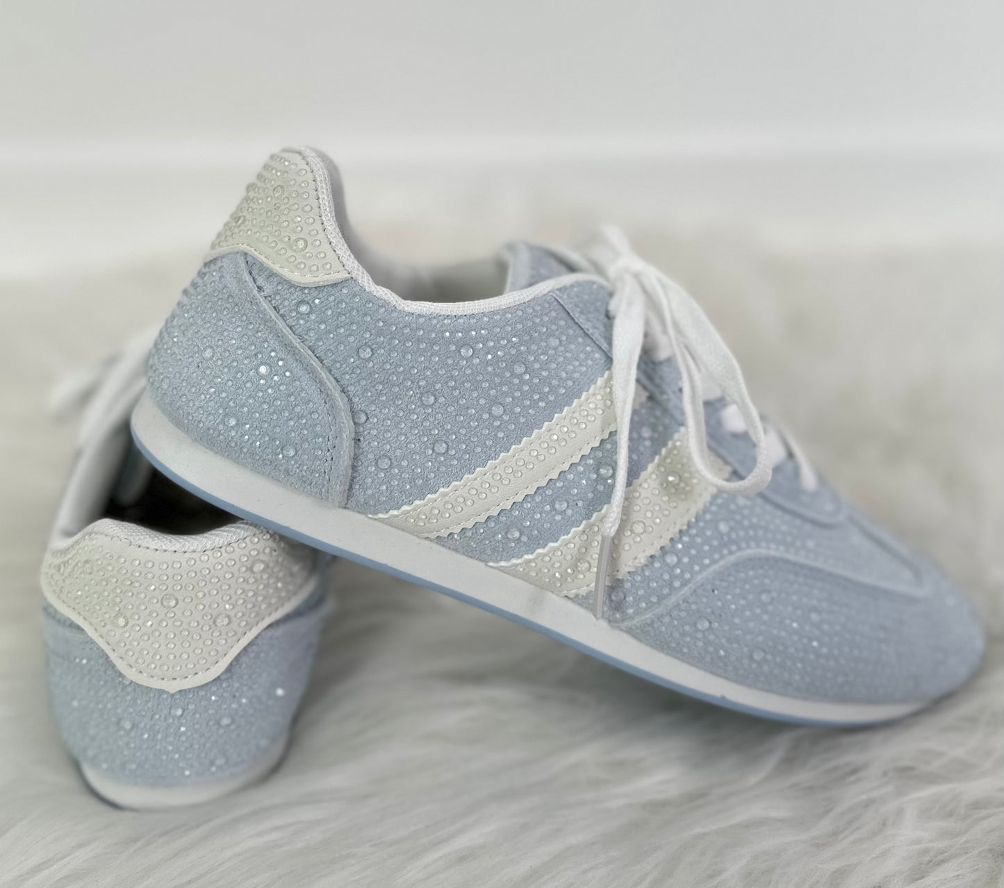 Sneaker mit Steinchen - hellblau