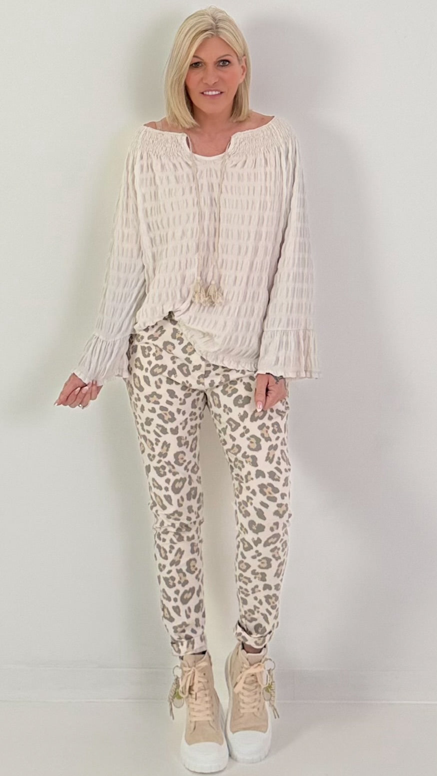 Structured tunic with tie belt and flounced sleeves - beige