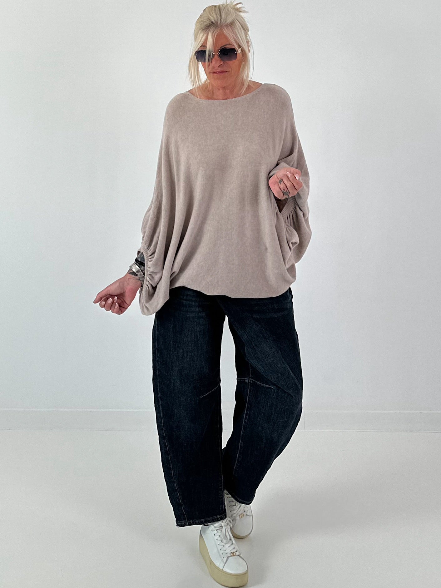 Oversized Pullover mit raffinierten Details - taupe