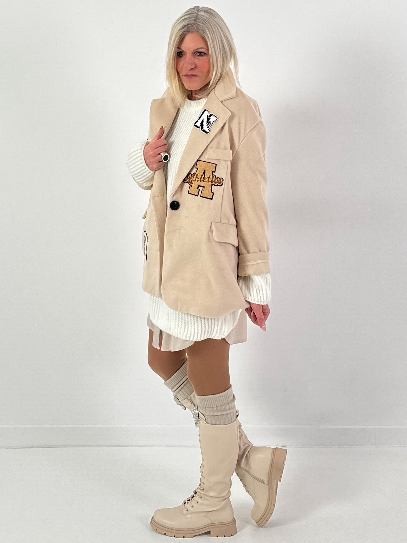 Blazer model “Catch the Patch” - beige