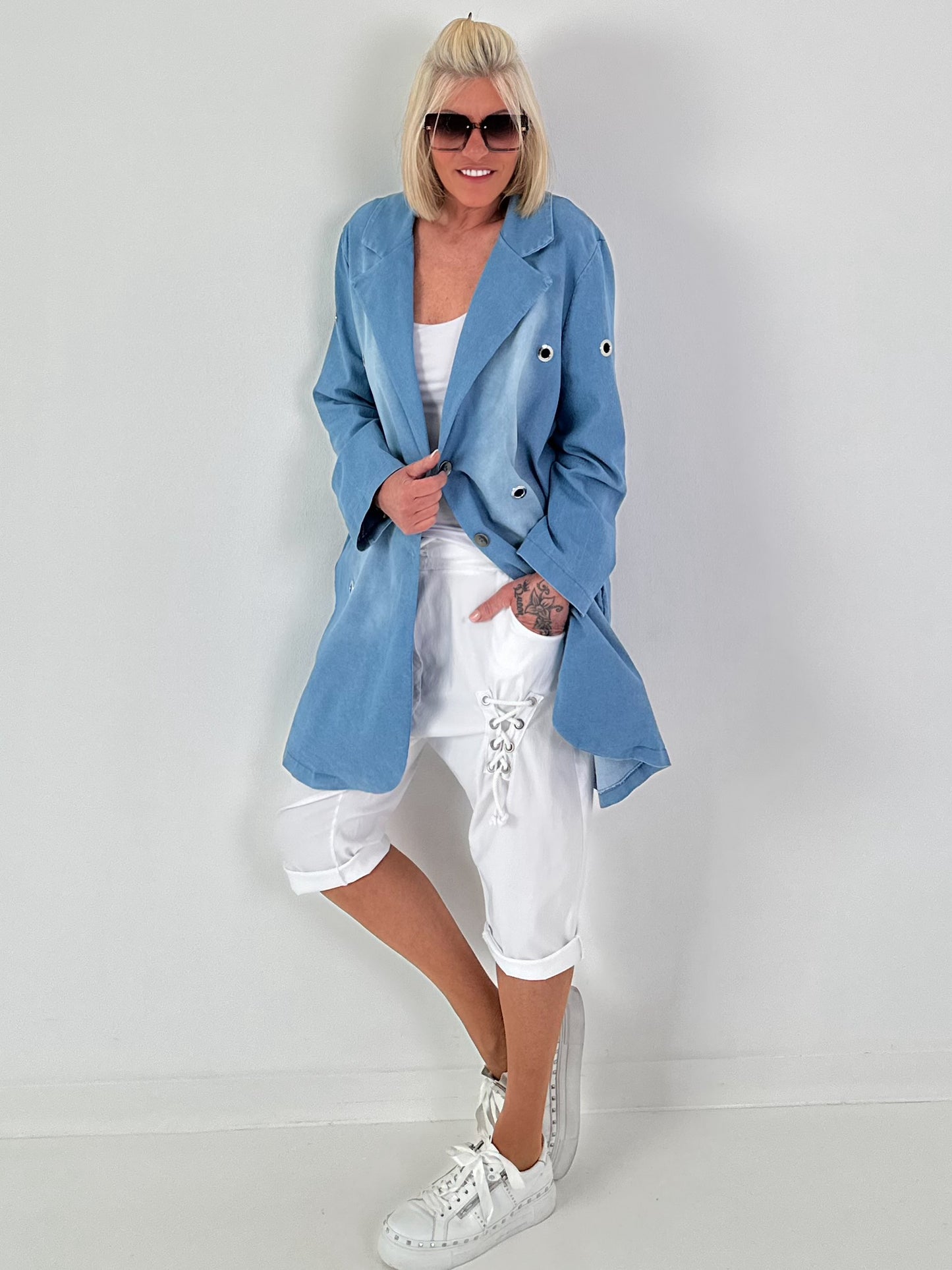Oversized short coat with eyelets - light blue