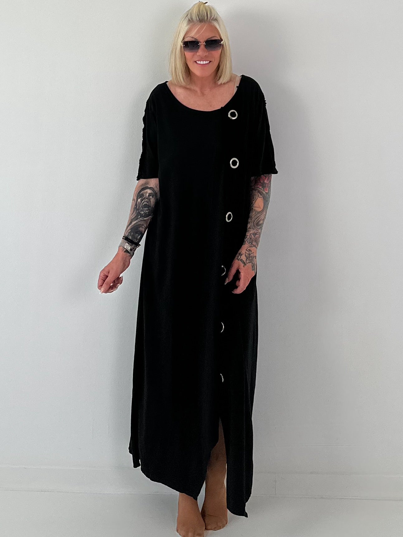 T-Shirt Kleid mit Ösen -schwarz