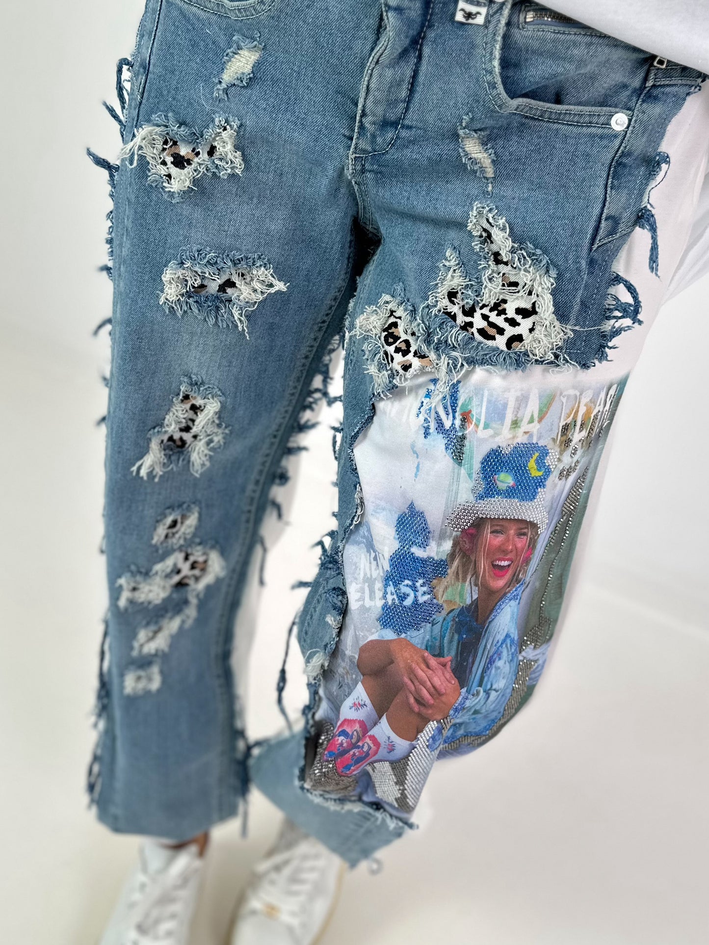 Sweat Jeans mit Print und Destroyed Details - weiss-denim