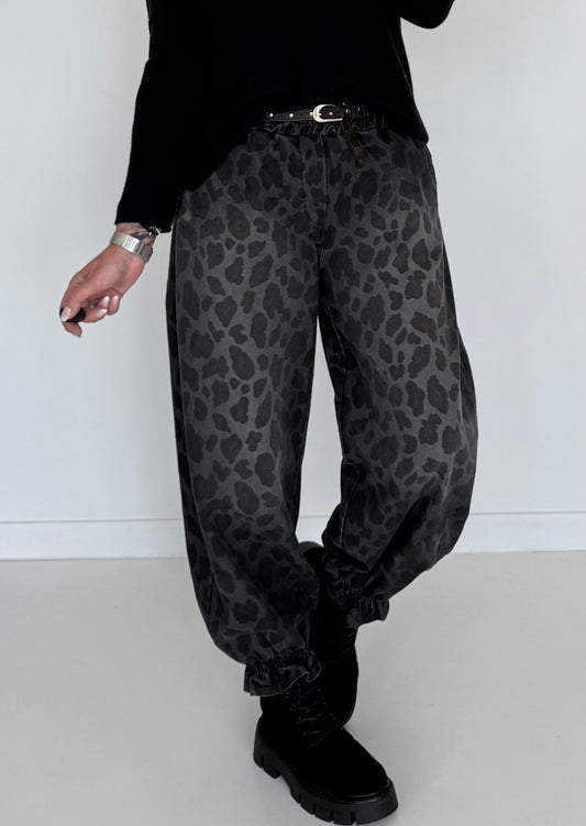 Jeans-Pumphose im Allover-Leoprint mit Gürtel - used-black