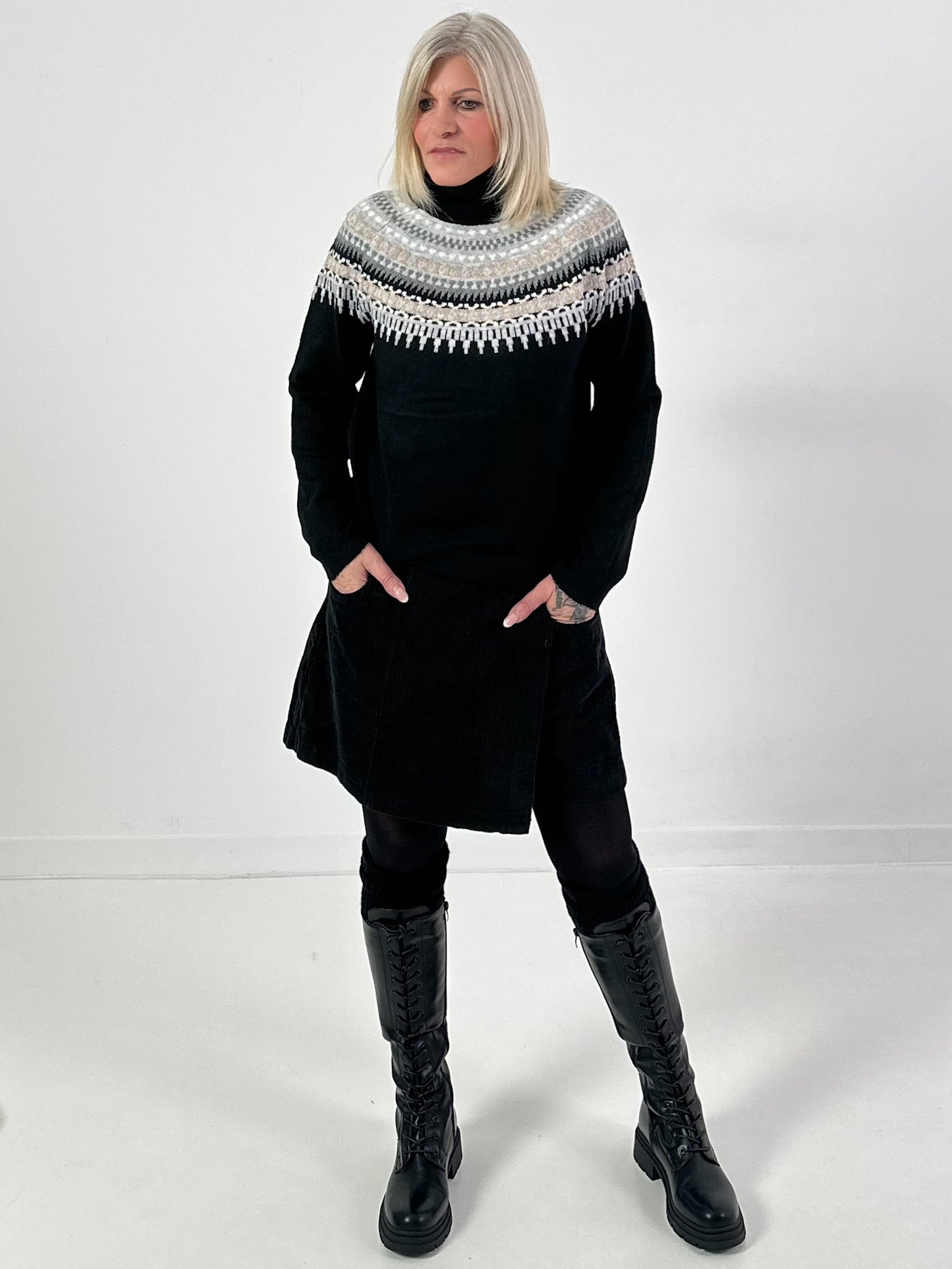 Turtleneck sweater model "Scandinavian Shine" - black-gray