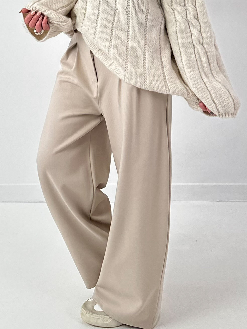 Tweede keus wijde broek, model "Marlene Flow" - beige