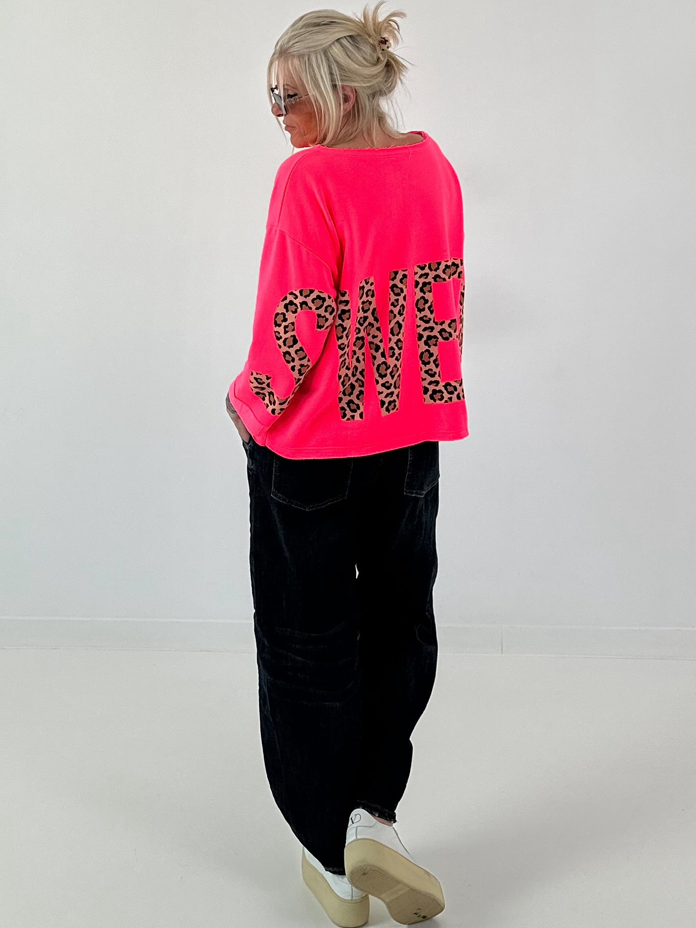 Sweatshirt SWEET mit Leo-Print - neonpink