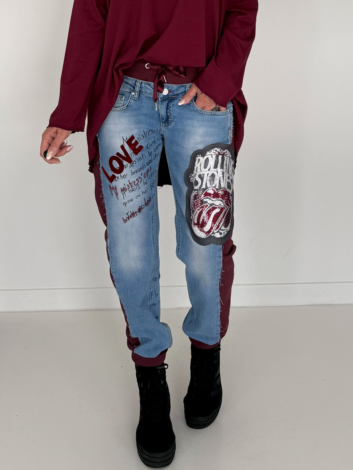 Jogg-Jeans im Used Look Love & Rock - denim-burgundi