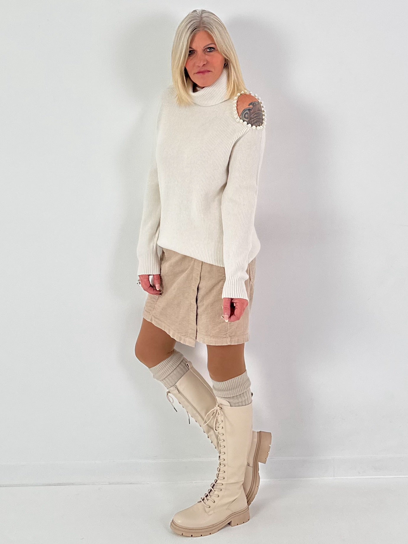 Open schouder trui model "Pearl Edge" - crème