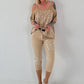 Shirt mit Cold Shoulder und Leo Strass - camel