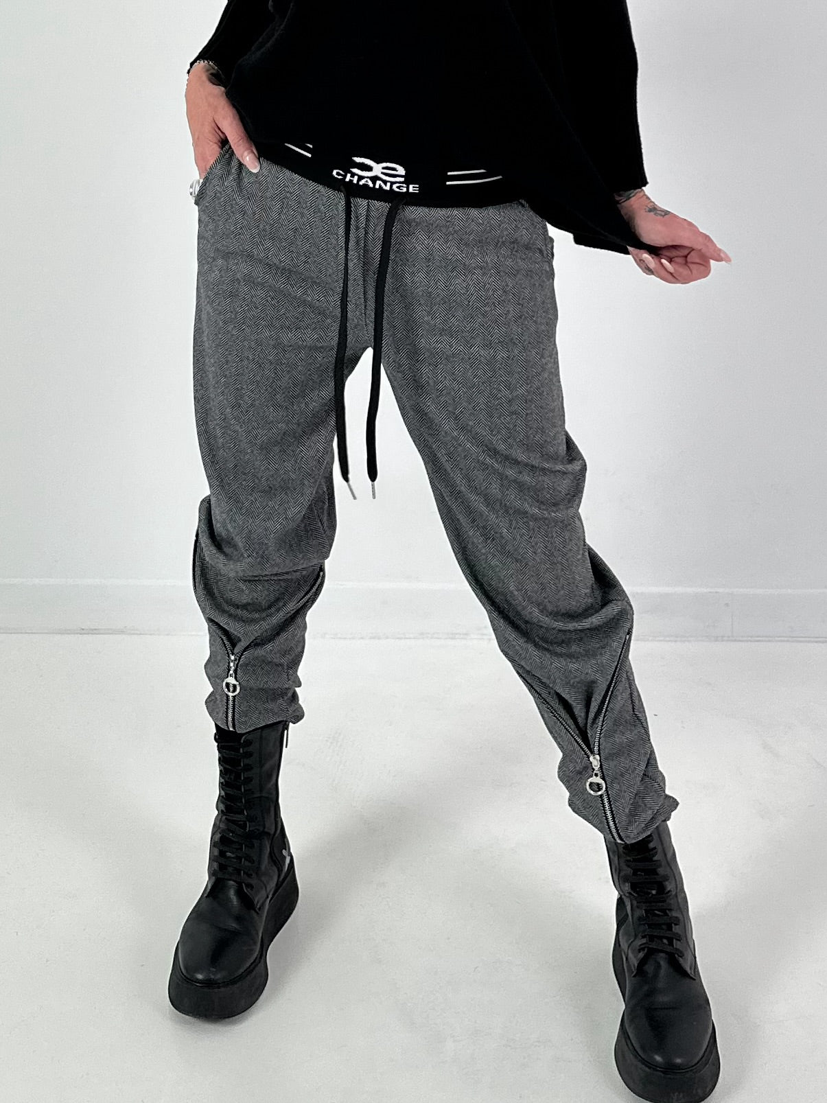 Pants model "Dynamic Move" - ​​black